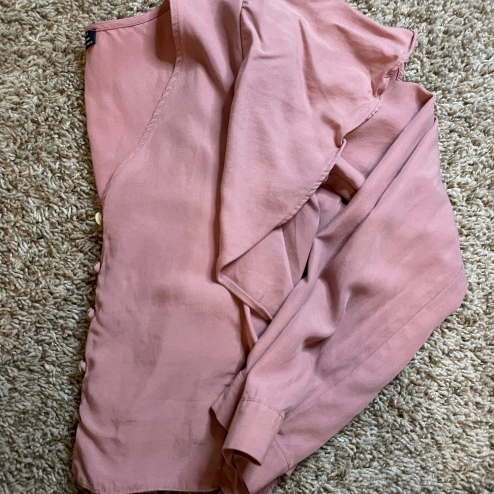 Unique Zara blouse. Buttons and ruffles. Long sleeve